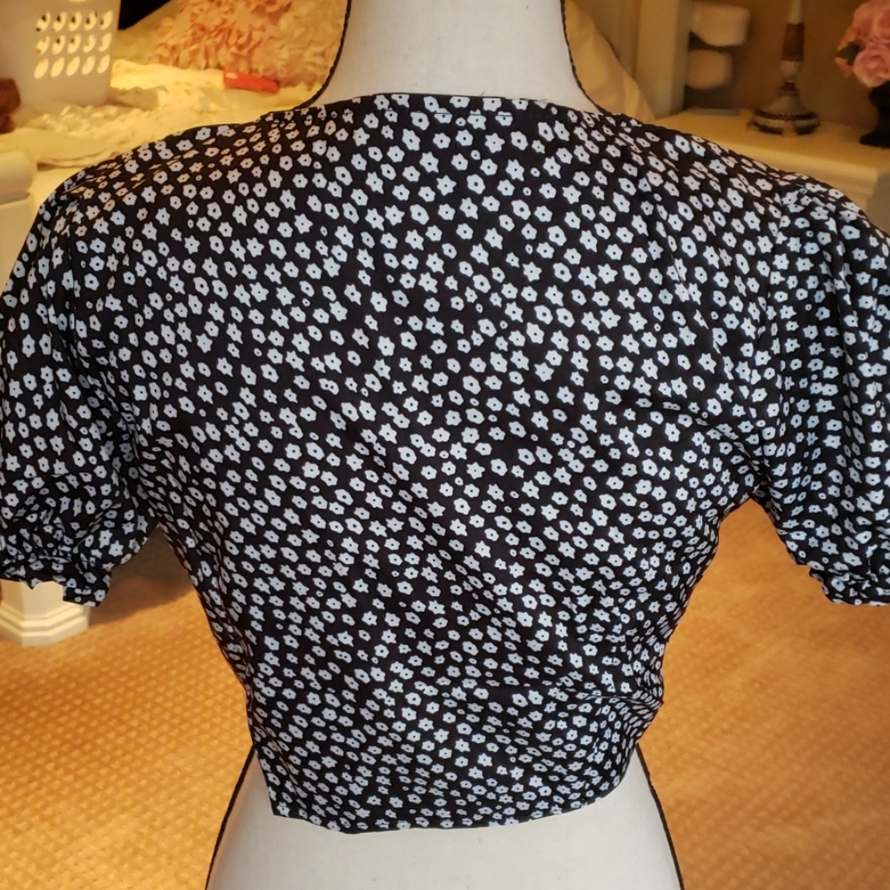 V-neck crop top - Picture 3 of 3